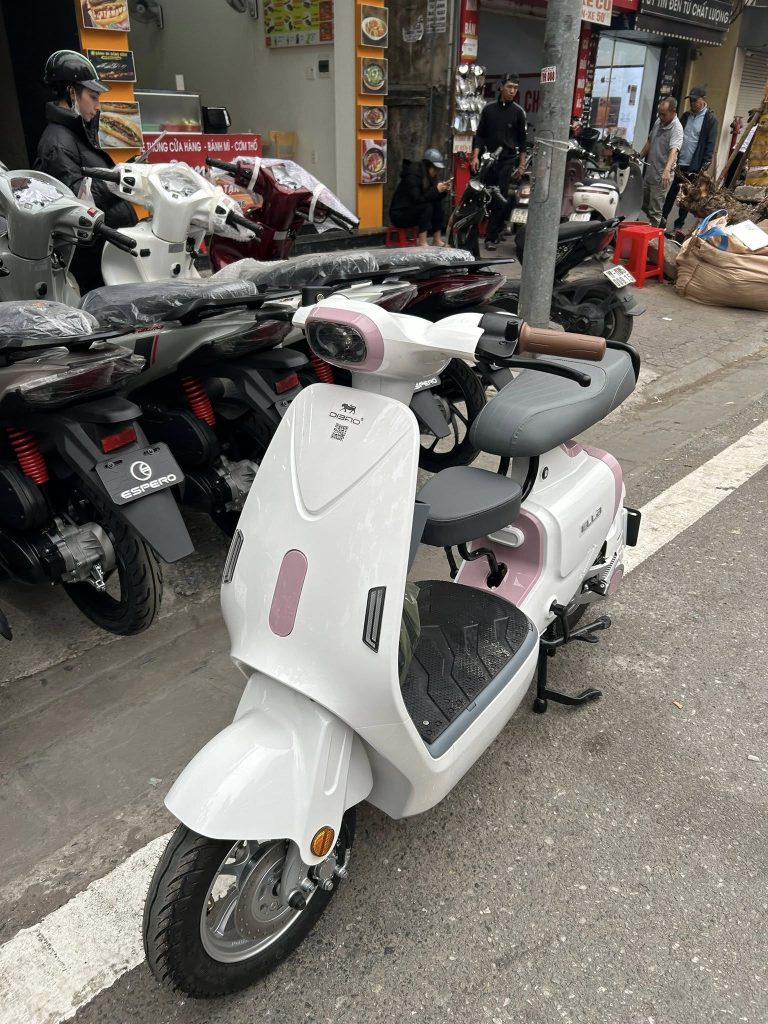 Thời gian sạc đầy khoảng 12 tiếng