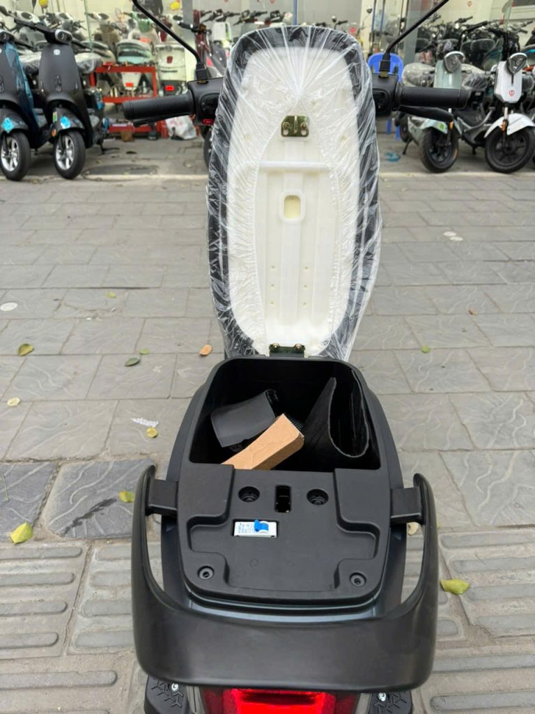 Cốp xe rộng, đủ bỏ đồ